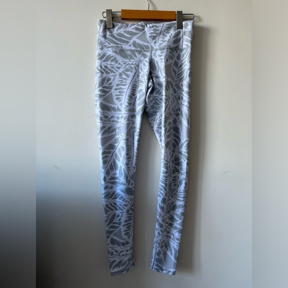 ALO Mid-rise Full length grey and white Palm Leaf Leggings